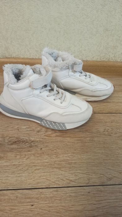 Кроссовки и ботинки для девочки