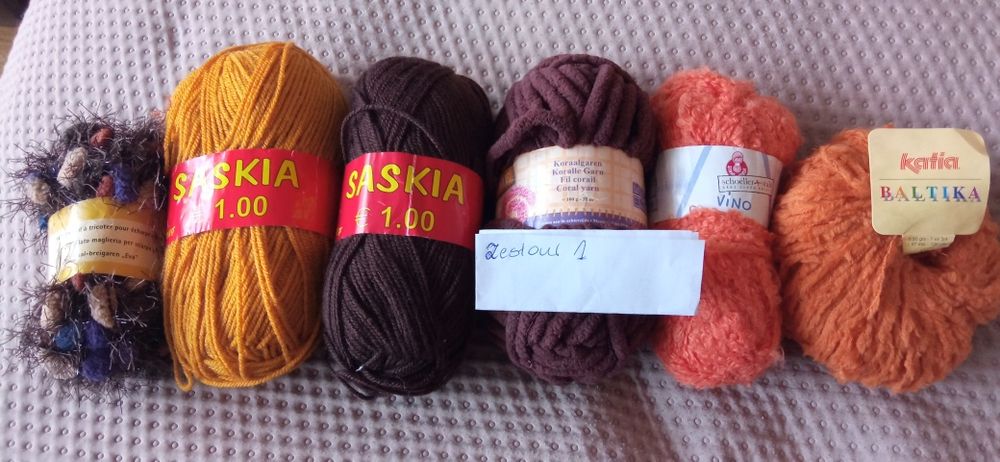 Włóczka, wełna  450g