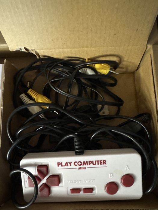 Konsola Famiclone Play Computer Mini - jak Nintendo Famicom / Pegasus / Terminator / Subor / Dendy