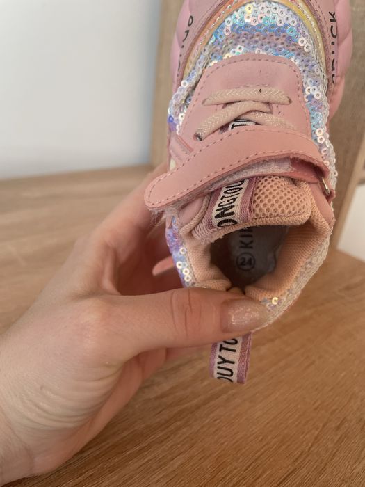 Взуття для дівчинки