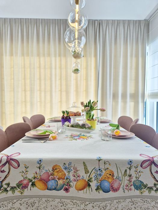 Obrus Wielkanocny 140x240 cm gobelinowy V58 Kurczątka