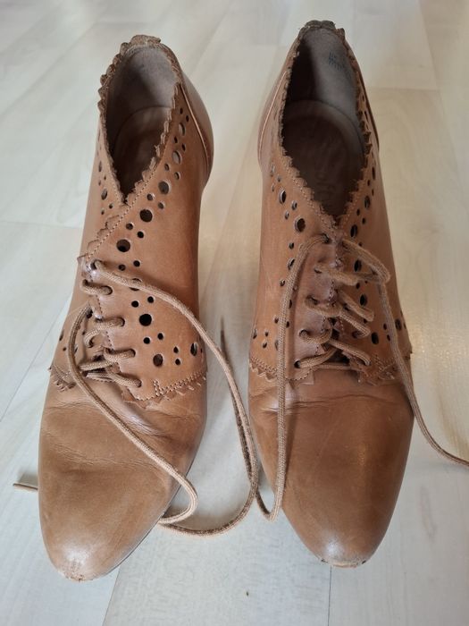 Oddam bardzo wygodne skórzane buty Clark  r 38, stan dobry