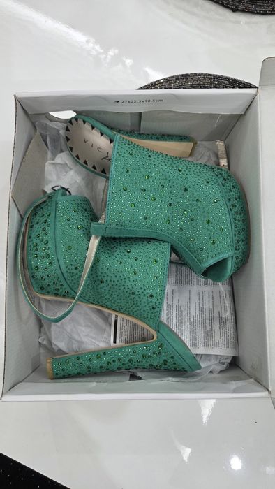 Buty na obcasie 37
