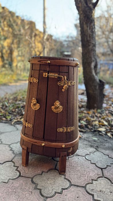 Бар бочка дерево, служит как столик и подставка из Европы