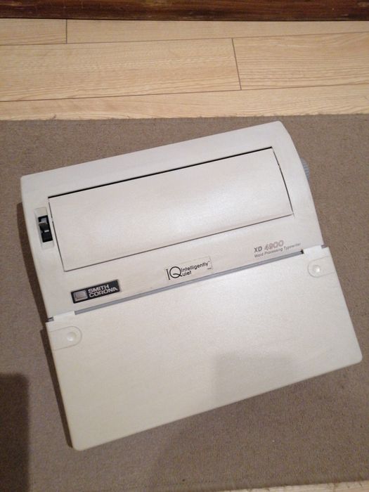 Máquina de escrever com memória Smith Corona XD4900