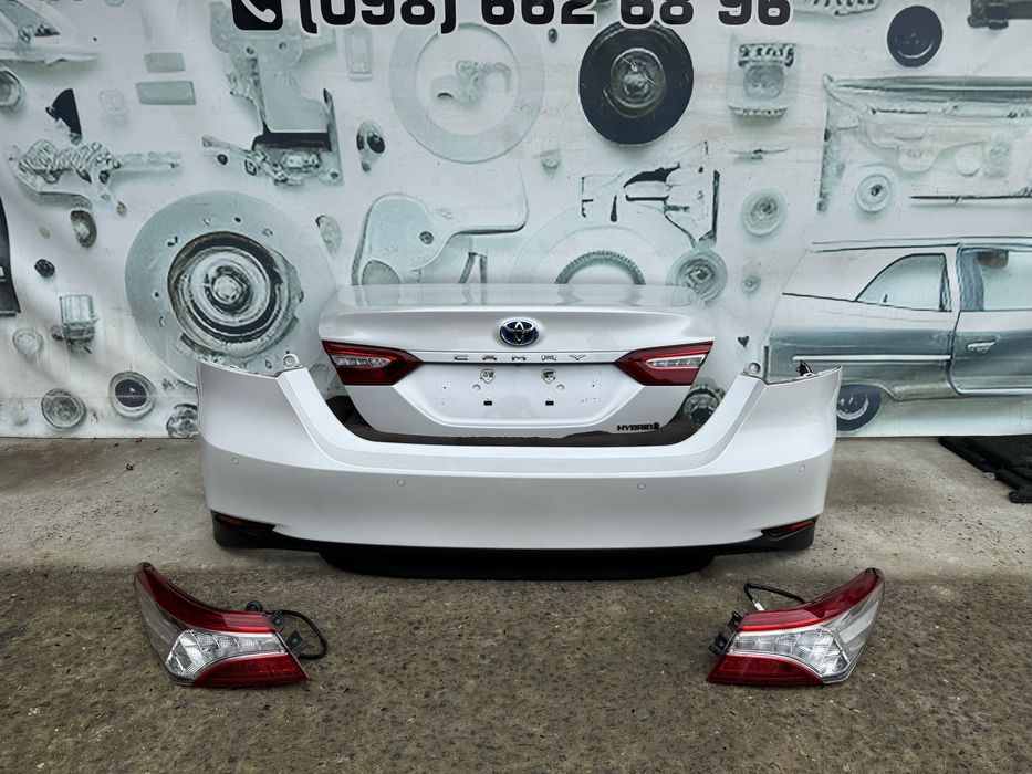 Toyota Camry 70  Кришка багажника Бампер задній Фонарь