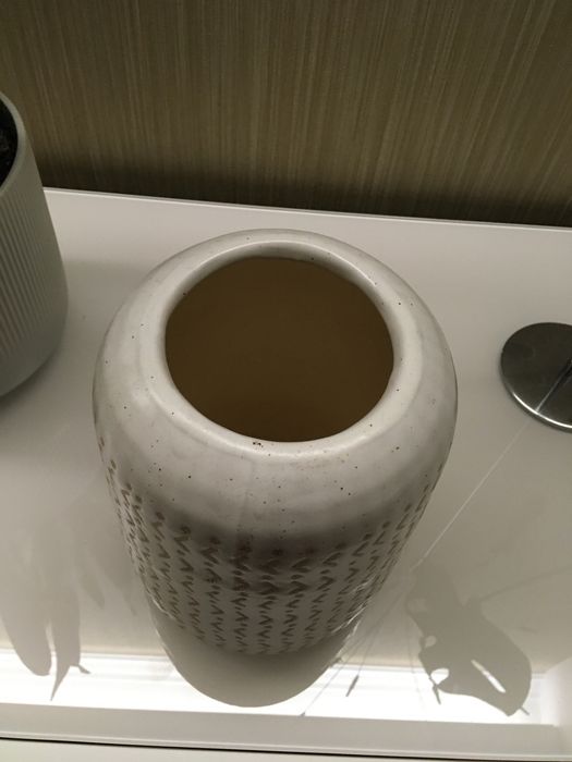 Jarra decorativa branca e bege