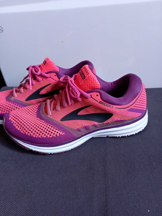 Кроссовки Brooks .