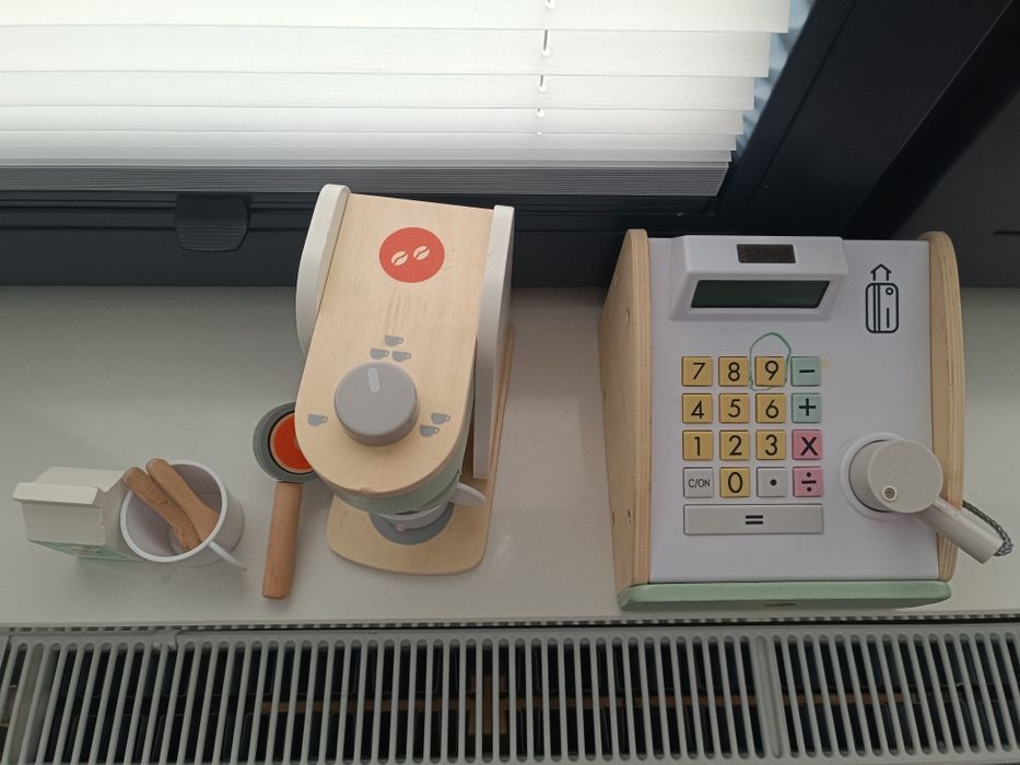 Drewniane zabawki Playtive ekspres do kawy i kasa fiskalna