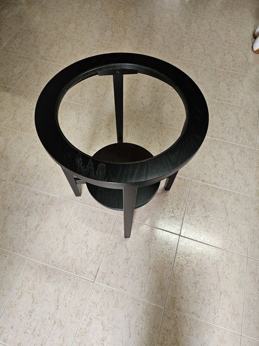 Mesa de apoio redonda em preto com tampo de vidro