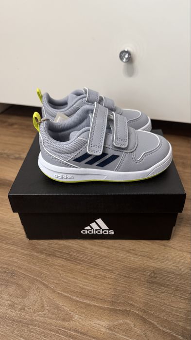 Buty dziecciece Adidas roz. 22 - 14 cm