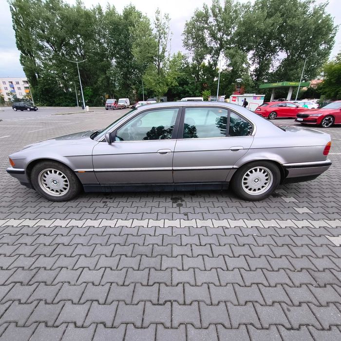 BMW Seria E38 740i Aspensilber-Mettalic