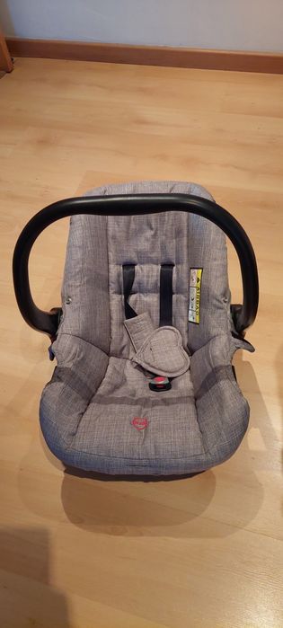 Carinho de bébé pierre cardim duo plus com 2 anos de uso