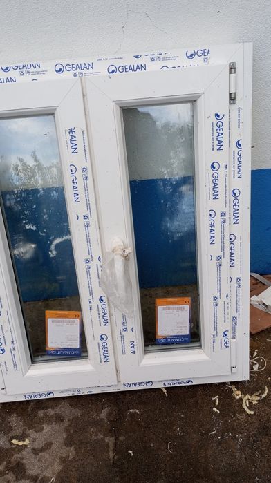 Janela PVC com estores