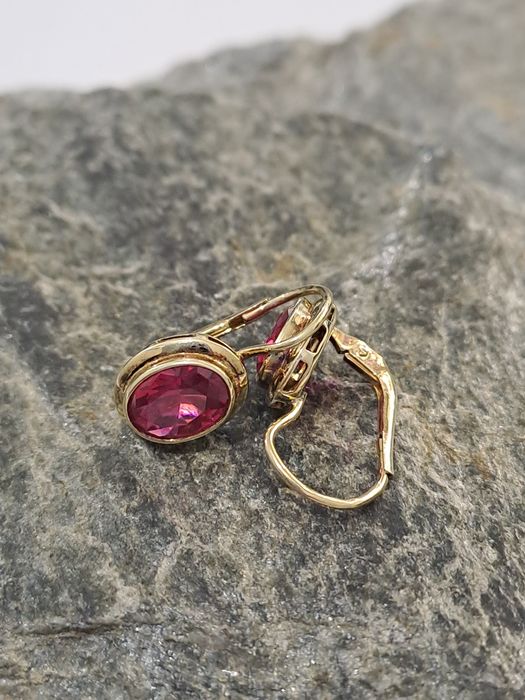 Śliczne złote kolczyki z czerwonym Kamieniem Pr.585 Stan idealny