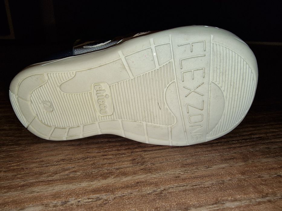 Sapatilhas Chicco tamanho 20