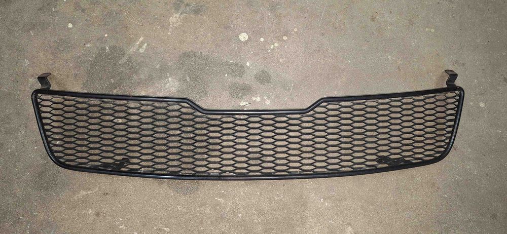 VW Passat B5 grill KAMEI ładny stan ORYGINAŁ