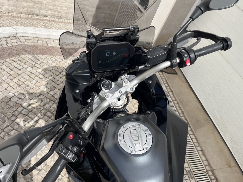 BMW F900XR Triple Black nacional extras
