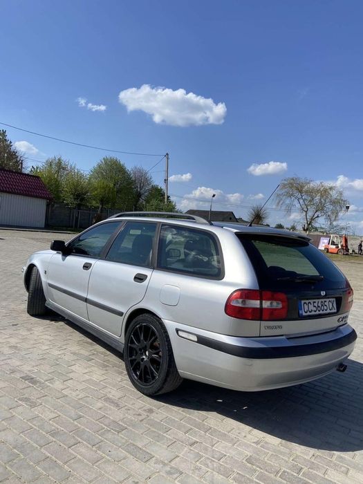 продаю авто Volvo