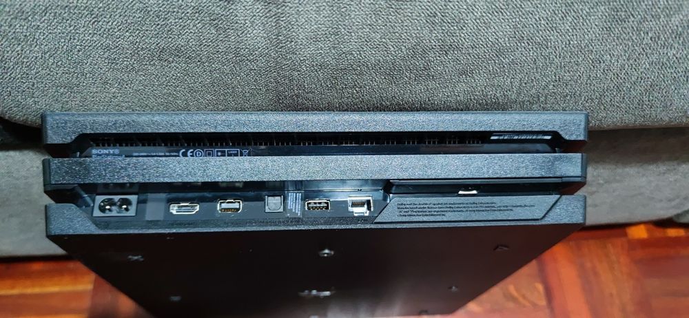 PS4 4K 1TB 3 comandos originais