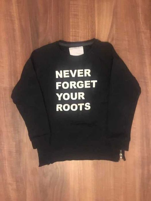 granatowa bluza z białymi napisami r. 140