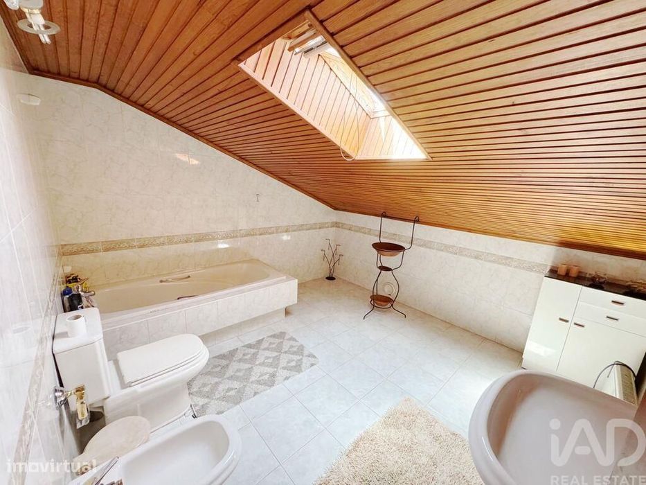 Apartamento T4 em Vila e Roussas de 262,00 m2