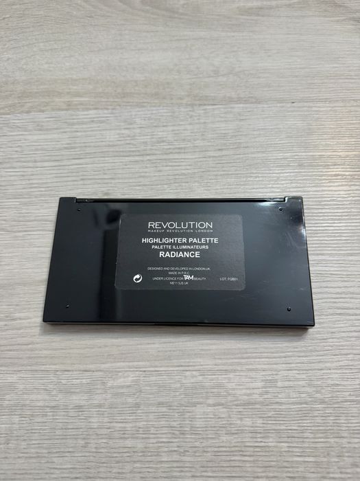 Paleta 3 rozświetlaczy Revolution NOWE