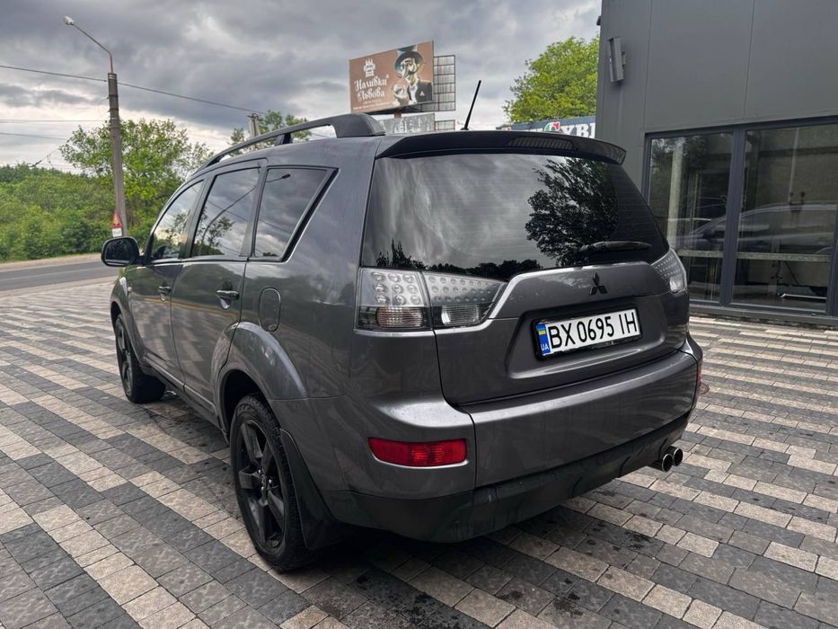 Mitsubishi Outlander XL