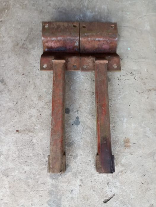 Кріплення / тримач стійки (лапи)