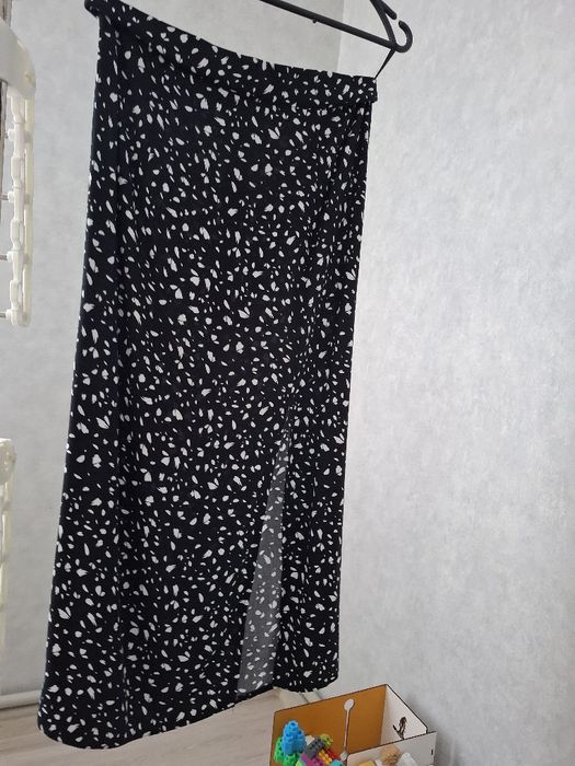 Спідниця з розрізом