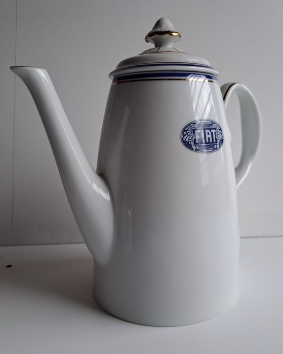 Duas peças Vista Alegre com logotipo Fiat