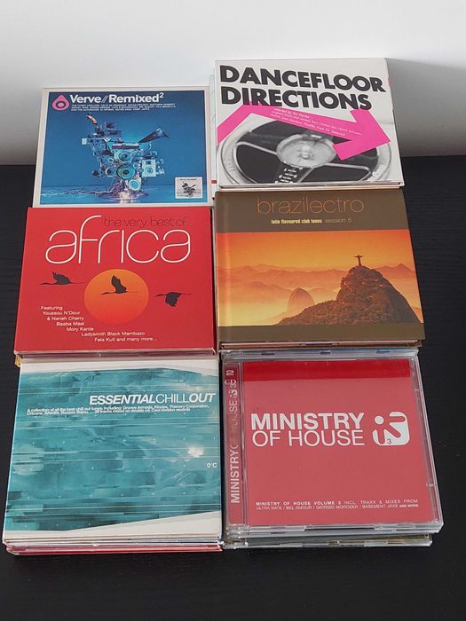 CDs música ... 39 singles, 31 compilações, 11 banda sonora filmes