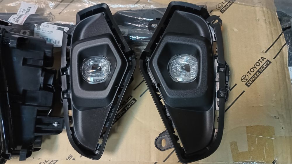 Решетка птф дхо DRL Rav4 Prime Plug-in противотуманка