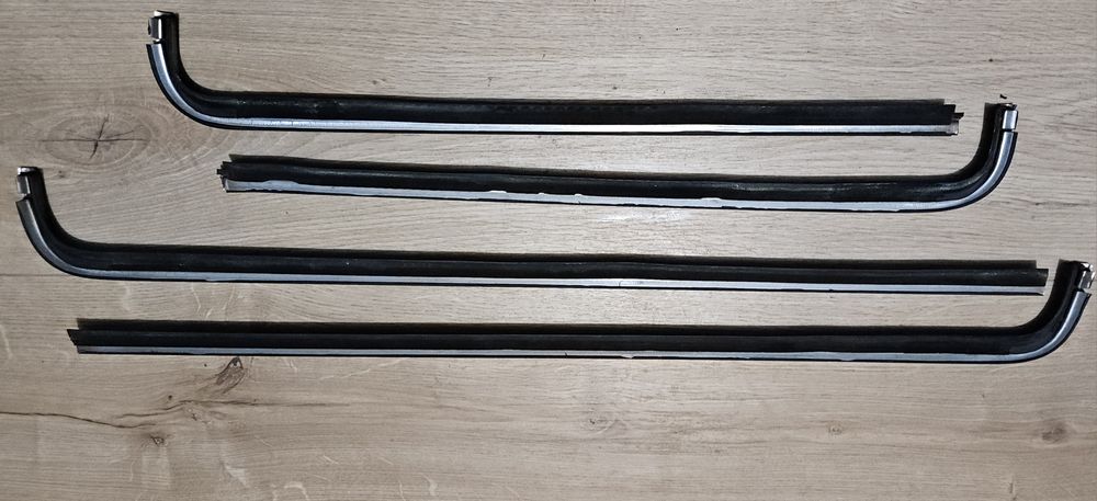 Listwy uszczelki zgarniające zewnętrzne VW Golf 2 II 5D