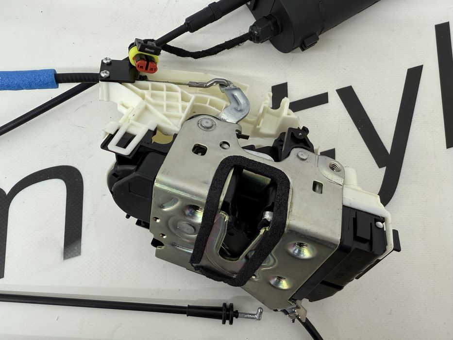 Доводчики замки передних дверей Mercedes W447 V-Class Vito Metris