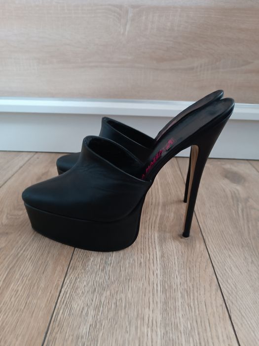 Czarne wysokie szpilki