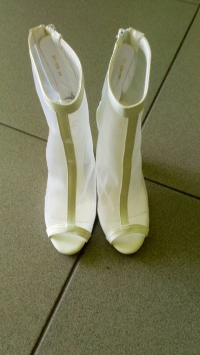 Buty z przezroczyste siatki