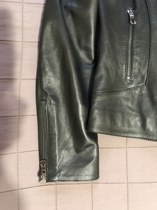 Продам женскую  кожаную куртку