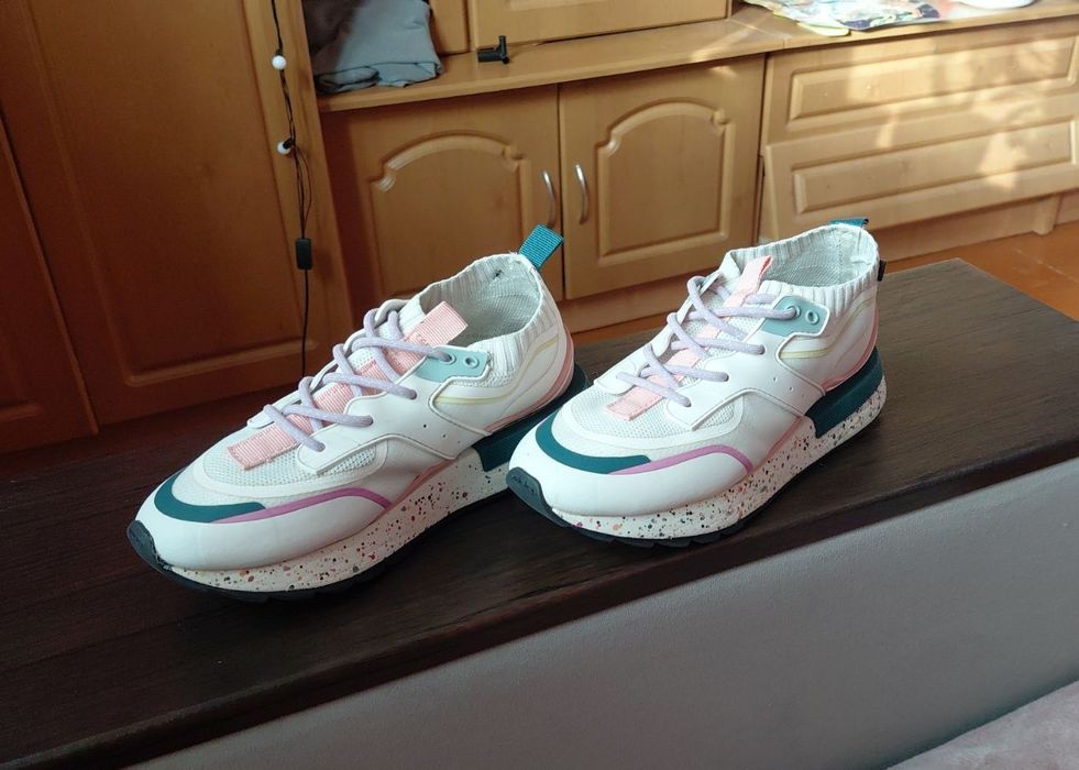 Кросіви Zara,кеди,куртка