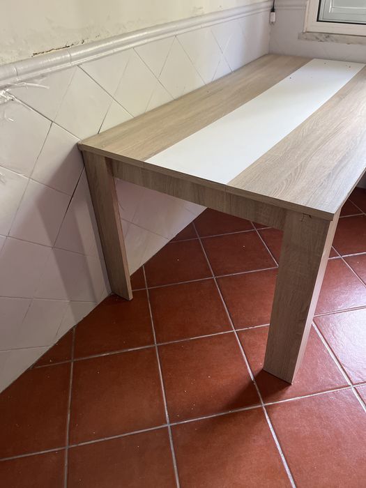 Urgente Mesa de jantar e 4 cadeiras