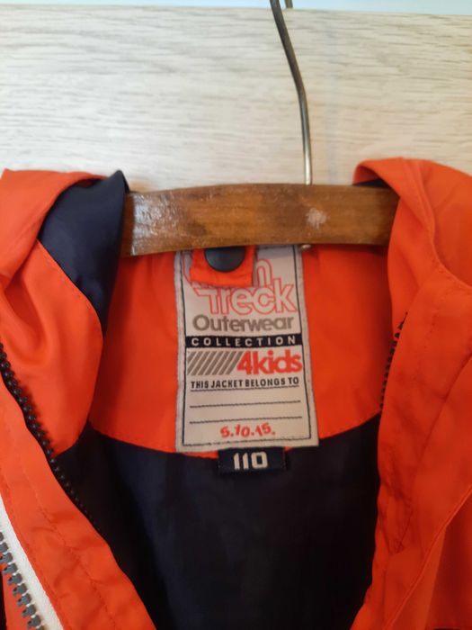 Lekka wiatrówka 5-10-15. Czerwono-granatowa. rozm 110cm