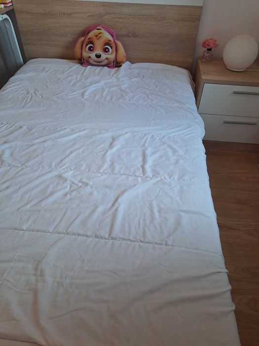 Cama com estrado e colchão para criança