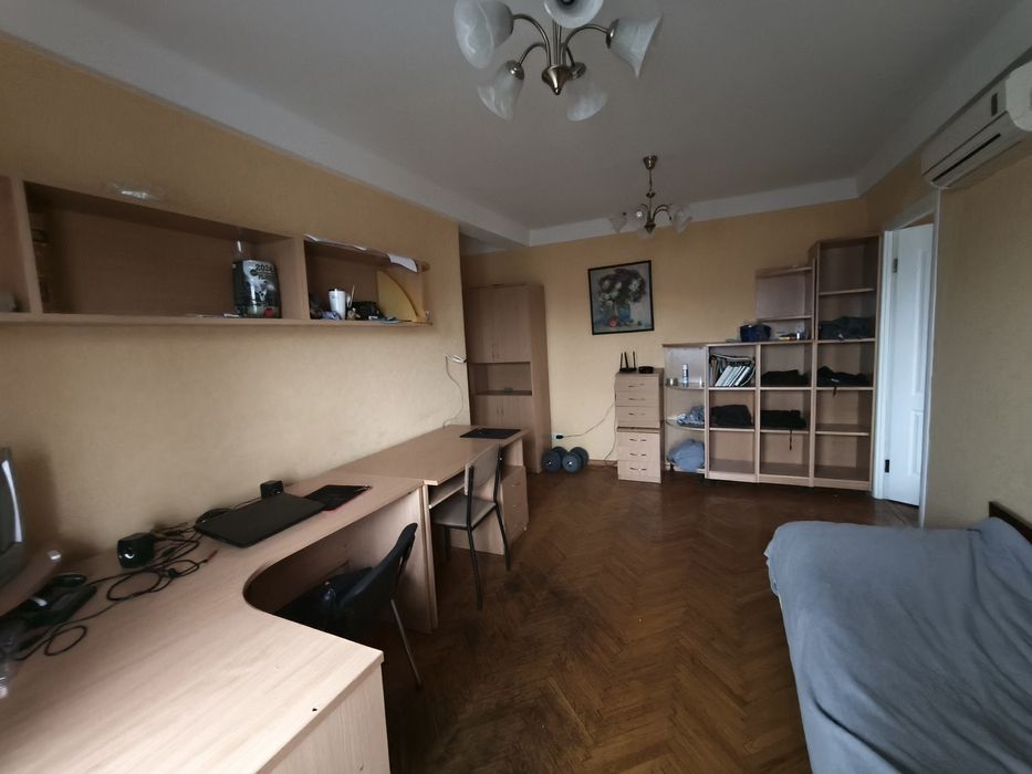 Продаж трикімнатної квартири в Києві