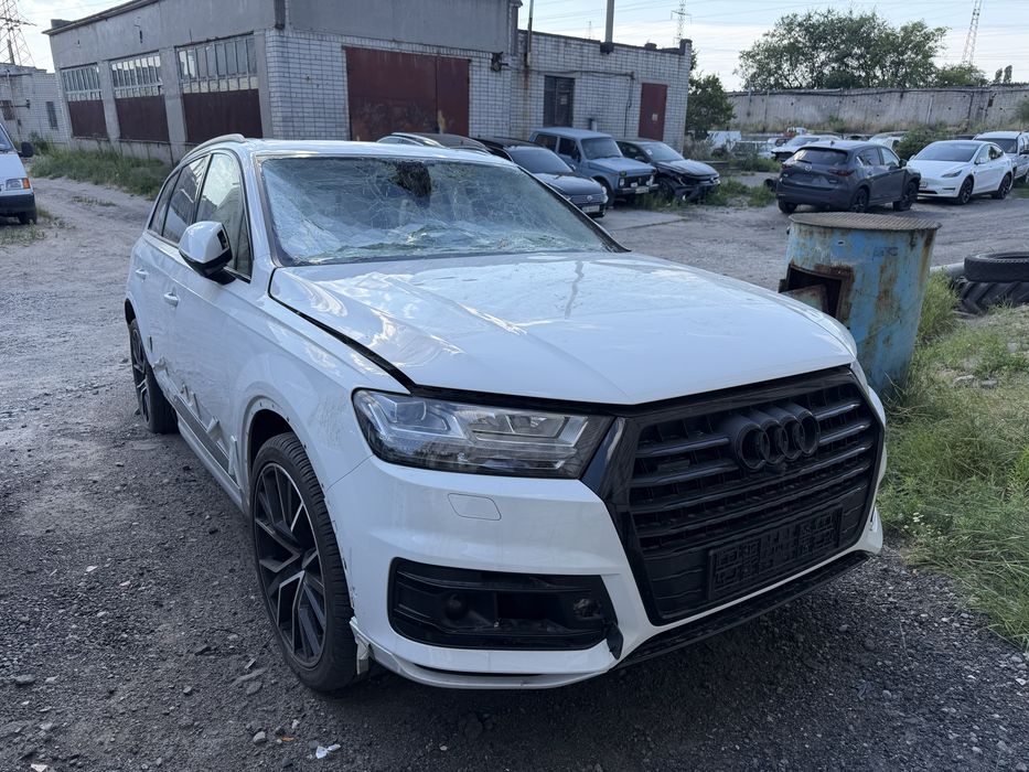 AUDI Q7 PRESTIGE після обстрілу