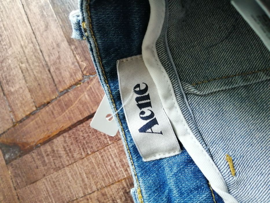 Niebieskie jeansy Acne