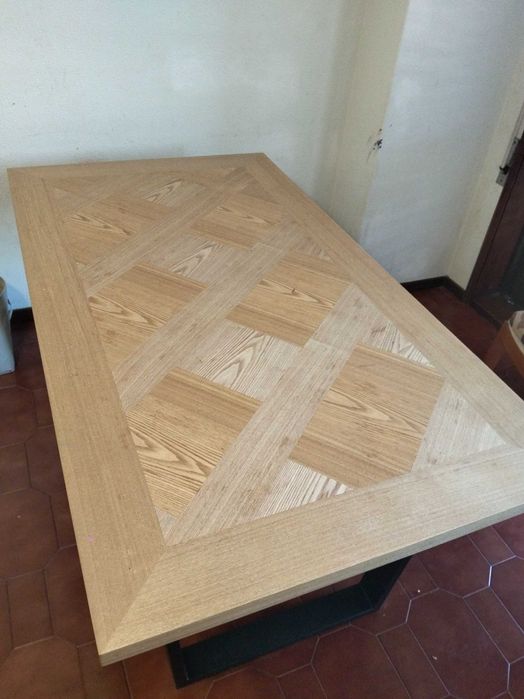 Mesa de jantar de seis lugares + 6 cadeiras