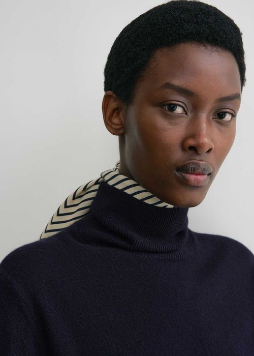 Шарф Toteme Signature Monogram Silk scarf Creme