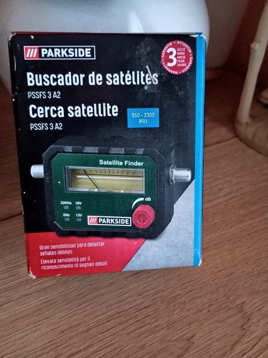 Miernik sygnału satelitarnego.