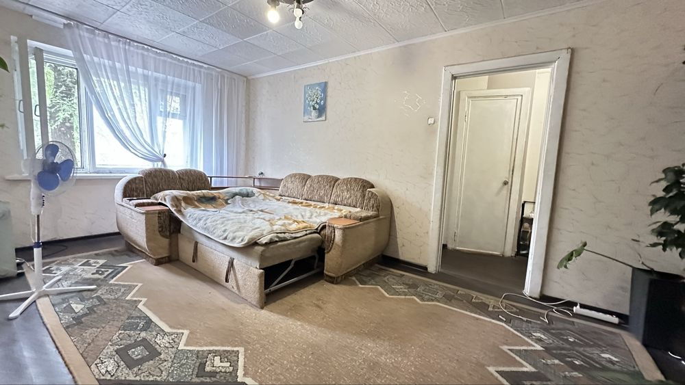 Продам 2-х комнатную квартиру возле Центра