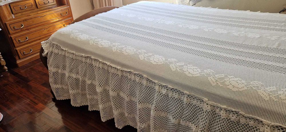 Colcha bordada á mao em croché